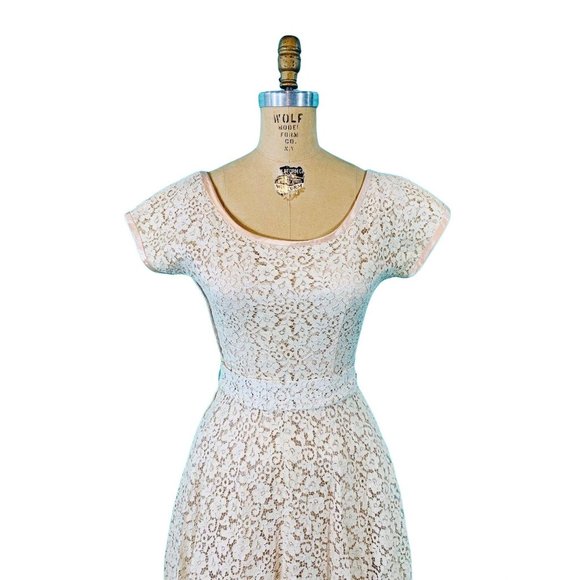 Vintage 1950s Cream Lace Dress Scoop Neck Cocktail Fit N Flare | W 25" - Picture 2 of 8